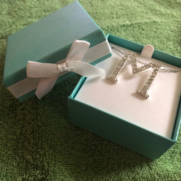 Silver (fashion jewelry) M Necklace - Picture 3 of 3